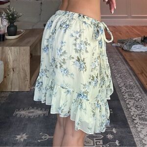 ABERCROMBIE & FITCH Floral Ruffle Skirt